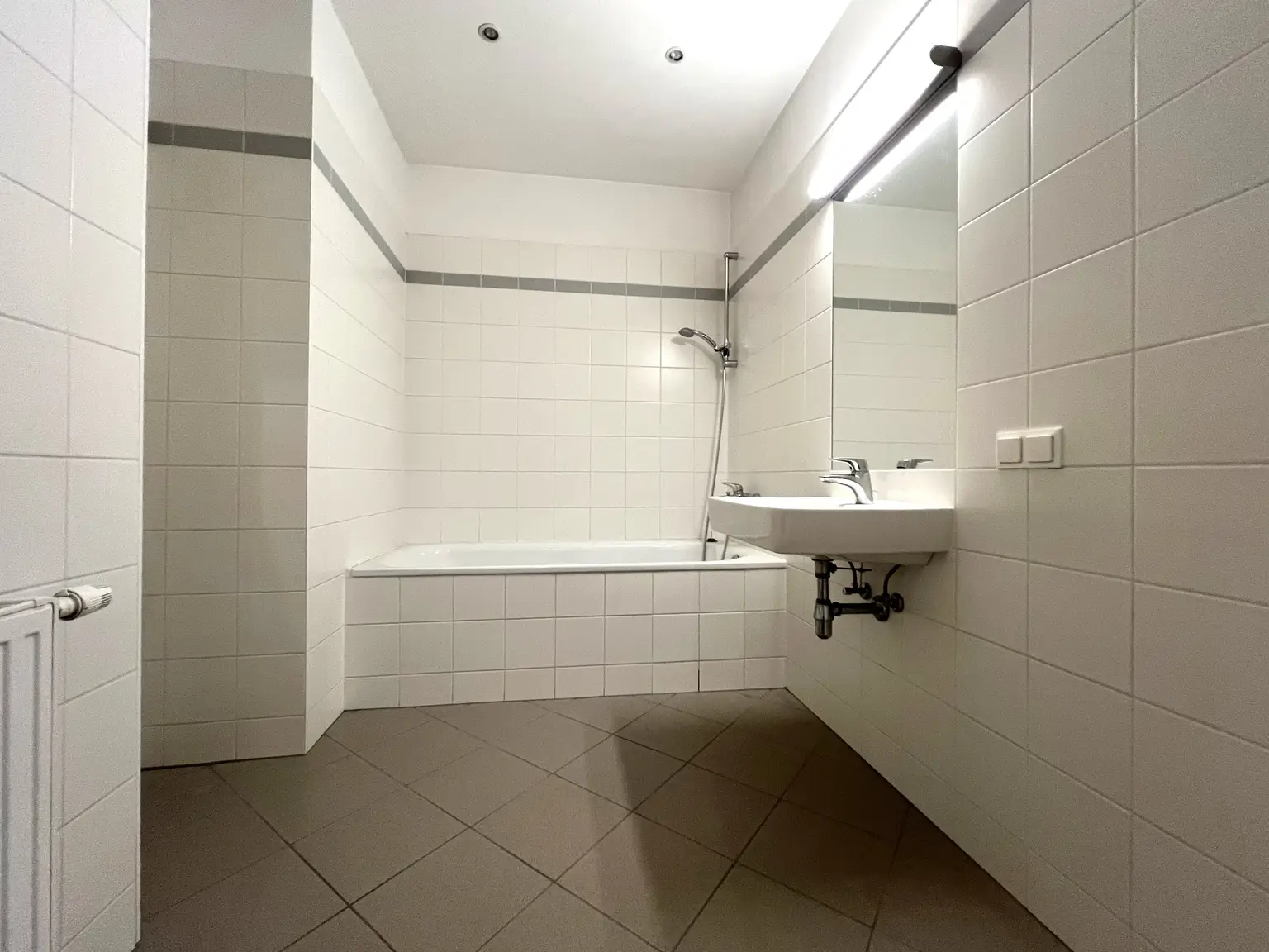 Wohnen in Bestlage: Schöne 4-Zimmer Altbauwohnung