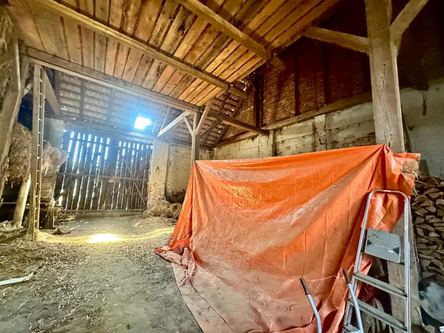 Ländliches Paradies - Sanierungsbedürftiges Landhaus auf großem Grundstück!