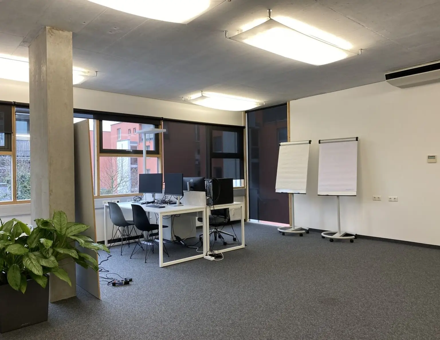 Attraktive Büro/Praxis in Wels: 298m², klimatisiert, Parkplätze & Tiefgarage!