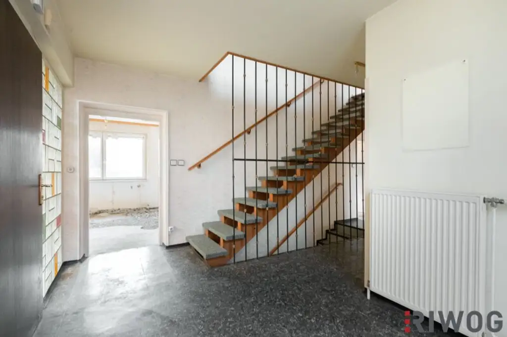 EIN- ODER ZWEIFAMILIENHAUS, gute Substanz, Modernisierungsbedarf