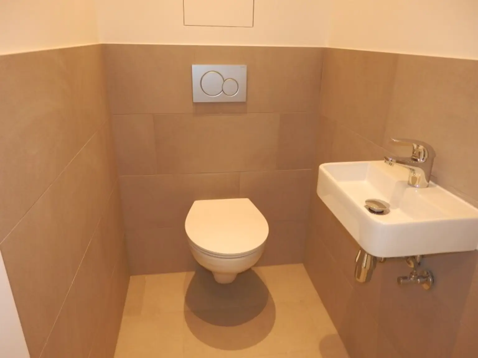 ZWEITBEZUG 3 Zimmer-TERRASSEN-Neubauwohnung - HOFSEITIG