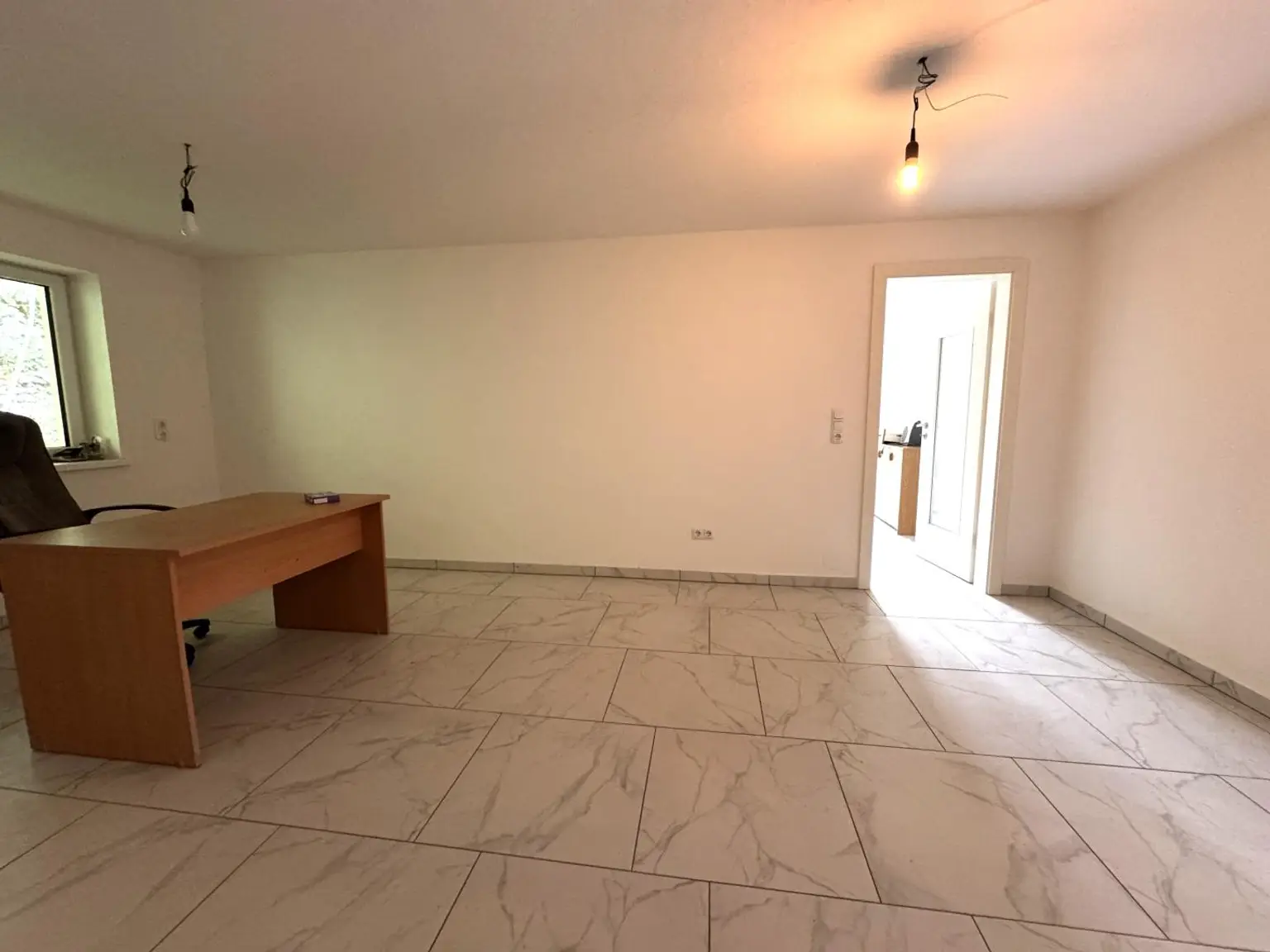 Großzügige Gewerbeliegenschaft mit XXL-Grundstück, Halle, Büro und XL-Einliegerwohnung in zentraler Lage in Fornach