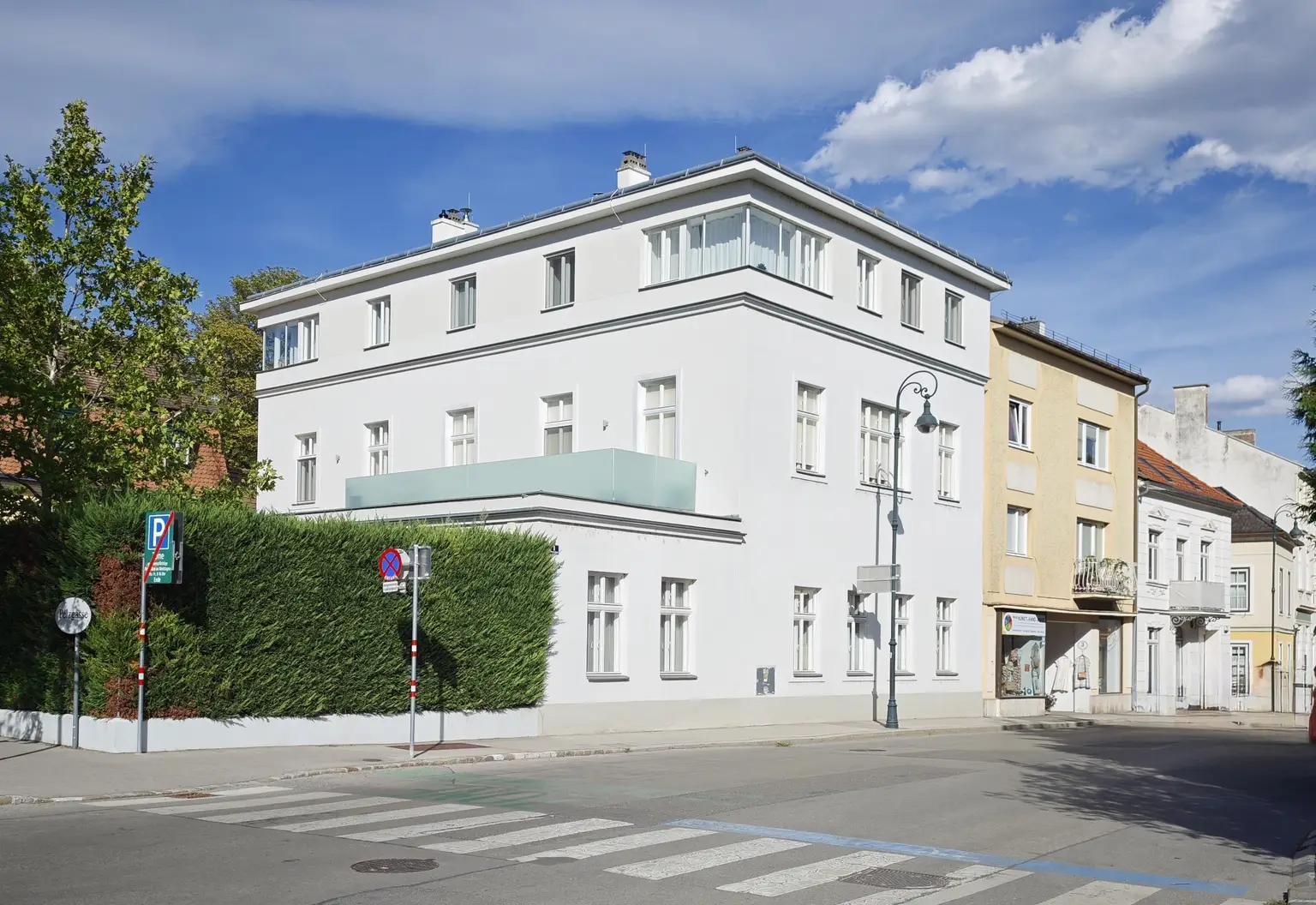 Exklusives Wohnen am Rosarium in Baden bei Wien – Lichtdurchflutete Dachgeschoss-Maisonette
