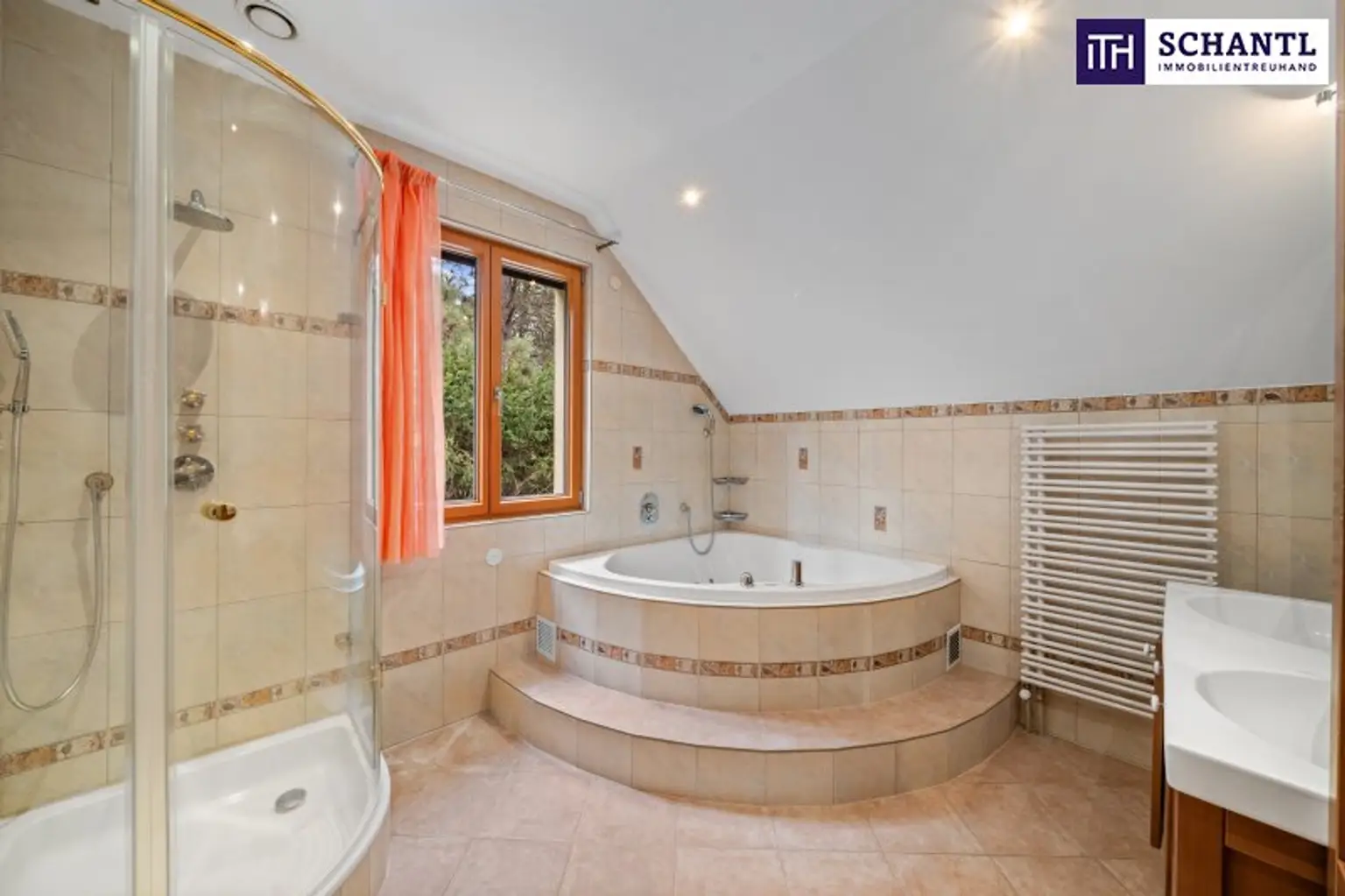 Badezimmer (Dachgeschoss)