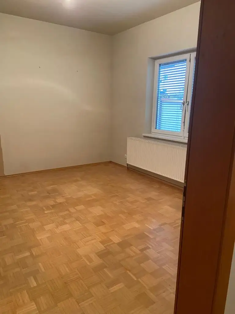 Wohnhaus mit Garten und Terrasse
