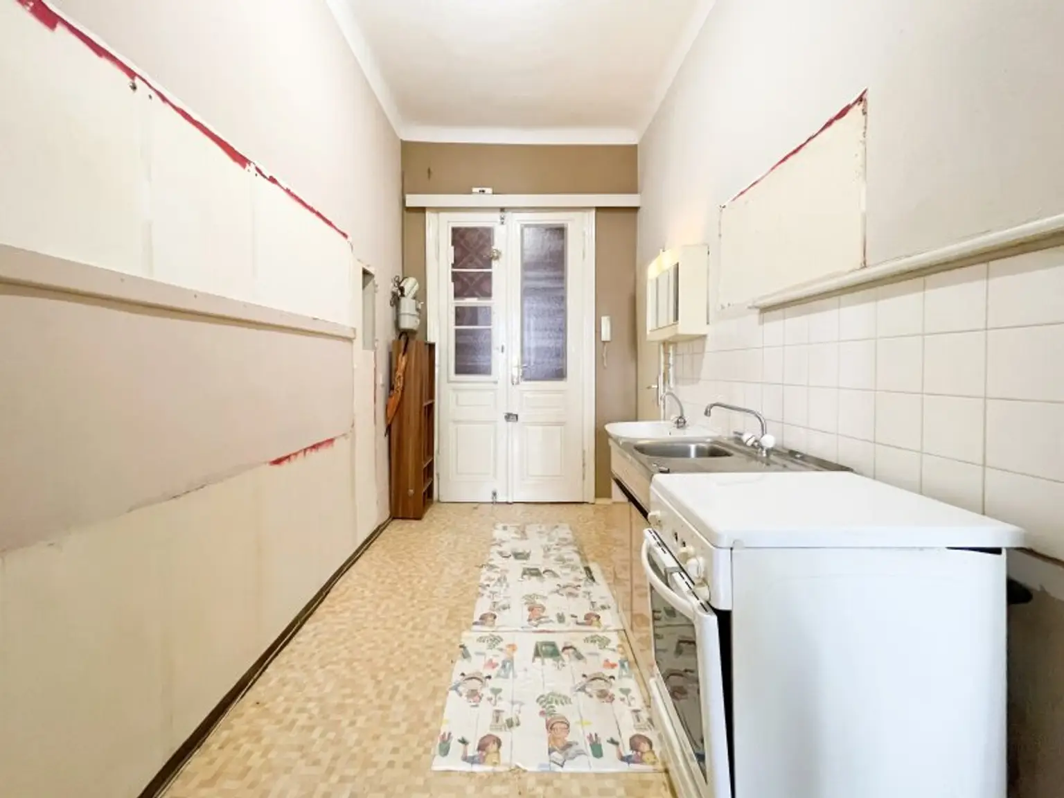 NÄHE AUGARTEN: 2-Zimmer-Altbauwohnung mit großem Gestaltungspotenzial beim Wallensteinplatz