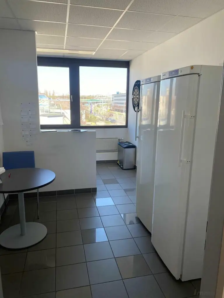 FIRMENSTANDORT-Büros in verschieden Größen oder ganze Etage in Wien 23 - gesamt 331 m²- teilbar ab ca. 23 m²