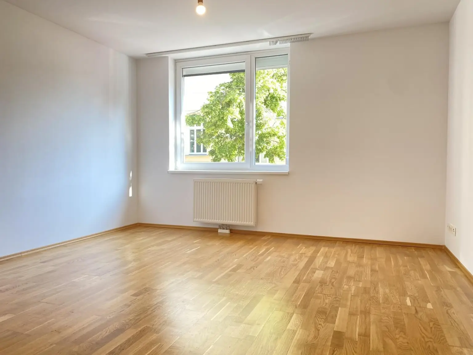 3 ZIMMER GARTENWOHNUNG | RUHE | VIEL STAURAUM | TERRASSE | 2 WC | GARAGE | EINBAUKÜCHE
