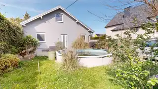 Außenansicht Haus mit Garten