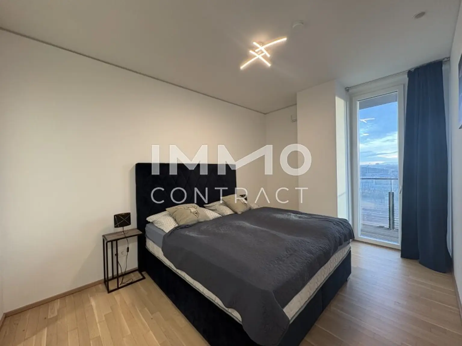 Stephansdom & Sonnenuntergang inklusive: Gemütliche Vierzimmer-Wohnung mit Concierge, Party & BBQ Lounge, Pool usw.