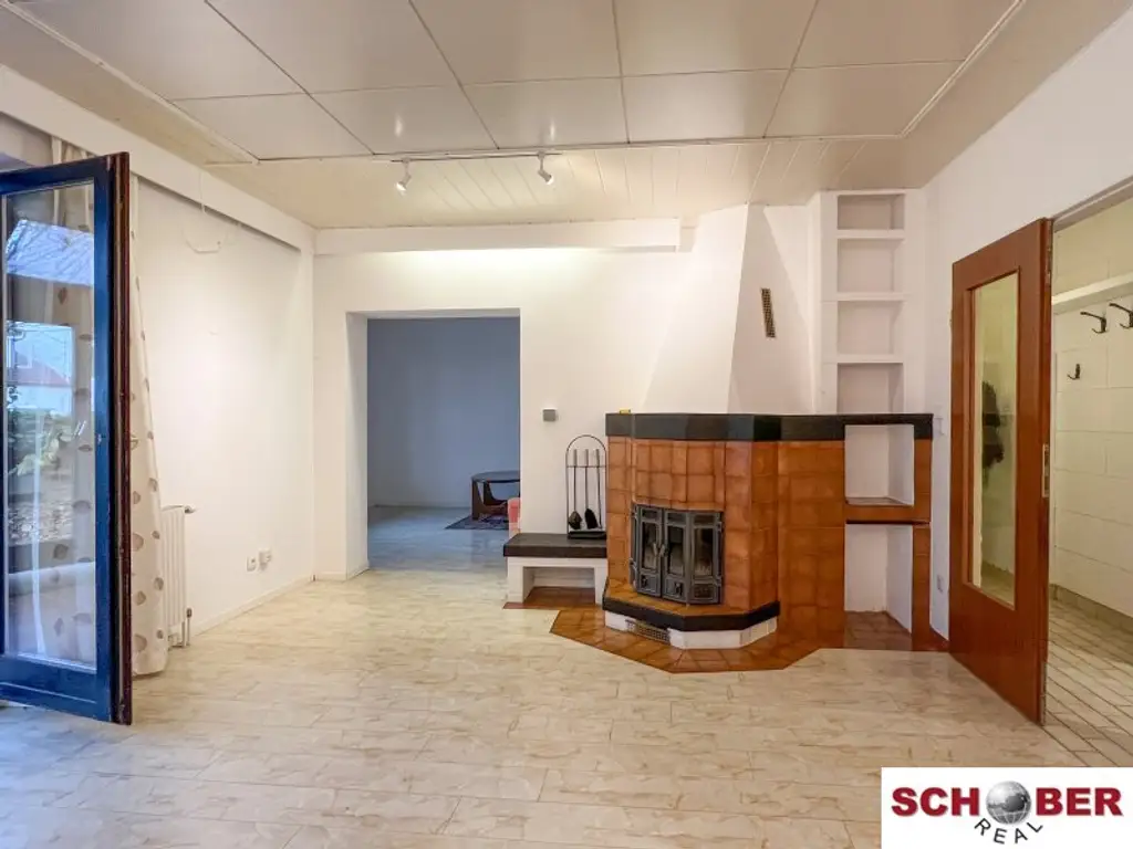 Nahe Stadtgrenze Baden - Doppelhaushälfte mit Renovierungsbedarf