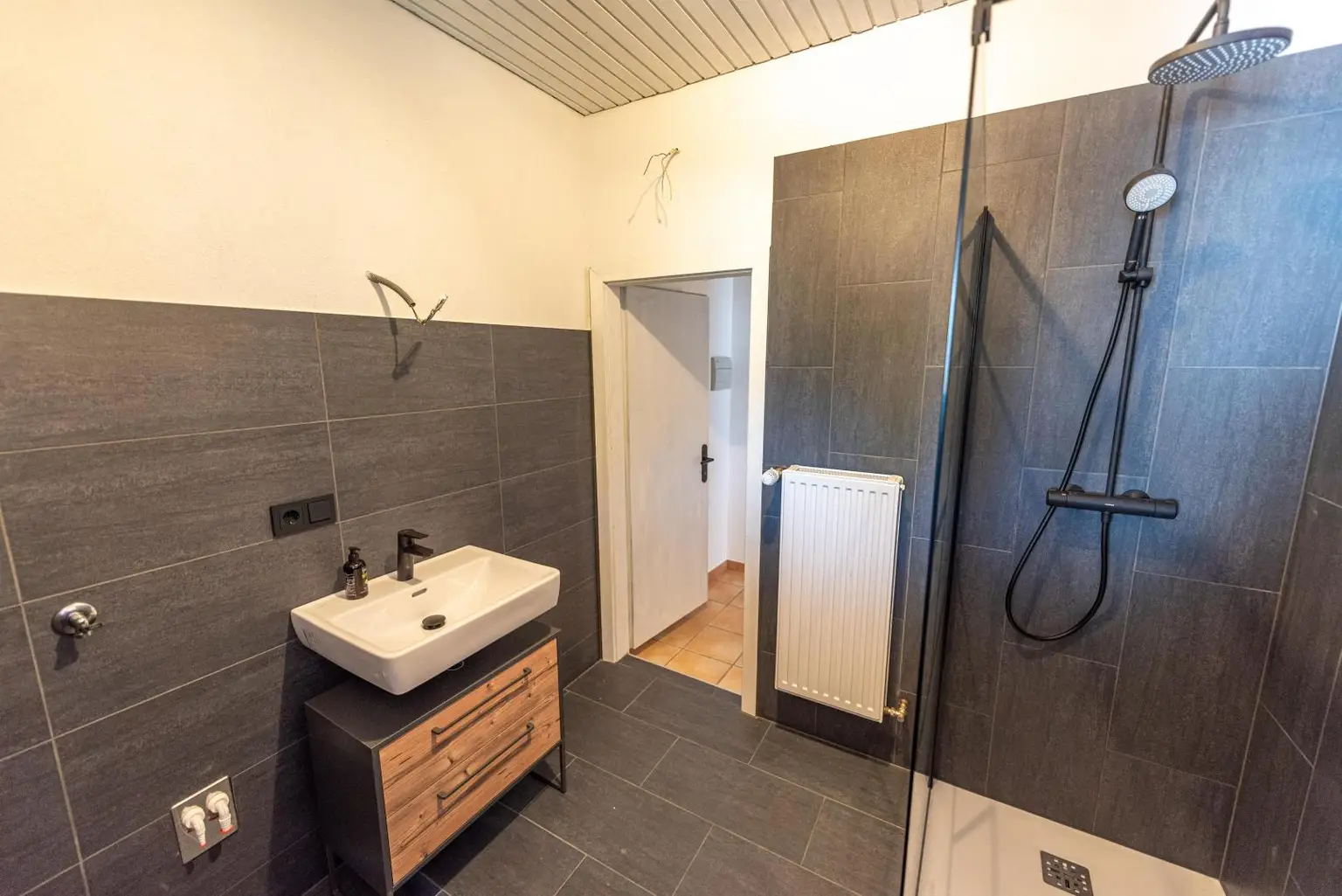 Zwei besondere Wohnungen in historischem Gebäude - 178 m² und 49 m² im Zentrum von Scharnstein mit schönem Ausblick und Garage!