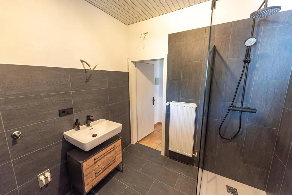 Zwei besondere Wohnungen in historischem Gebäude - 178 m² und 49 m² im Zentrum von Scharnstein mit schönem Ausblick und Garage!