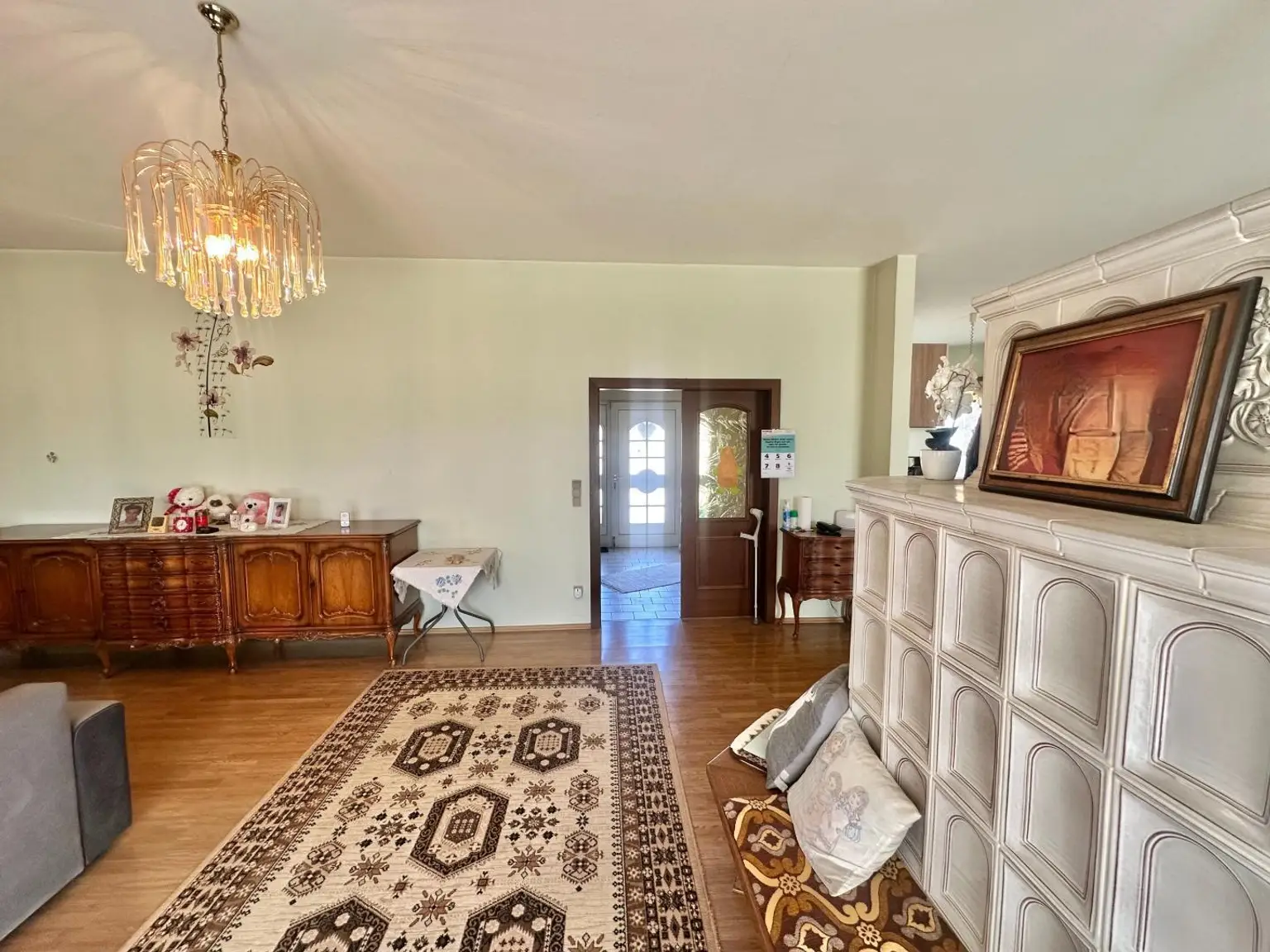 Wohnzimmer mit Kamin