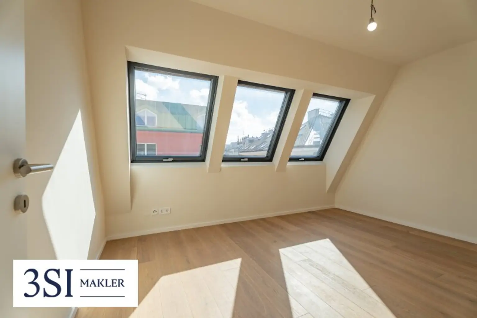 2-Zimmer-Wohnung mit Balkon über den Dächern