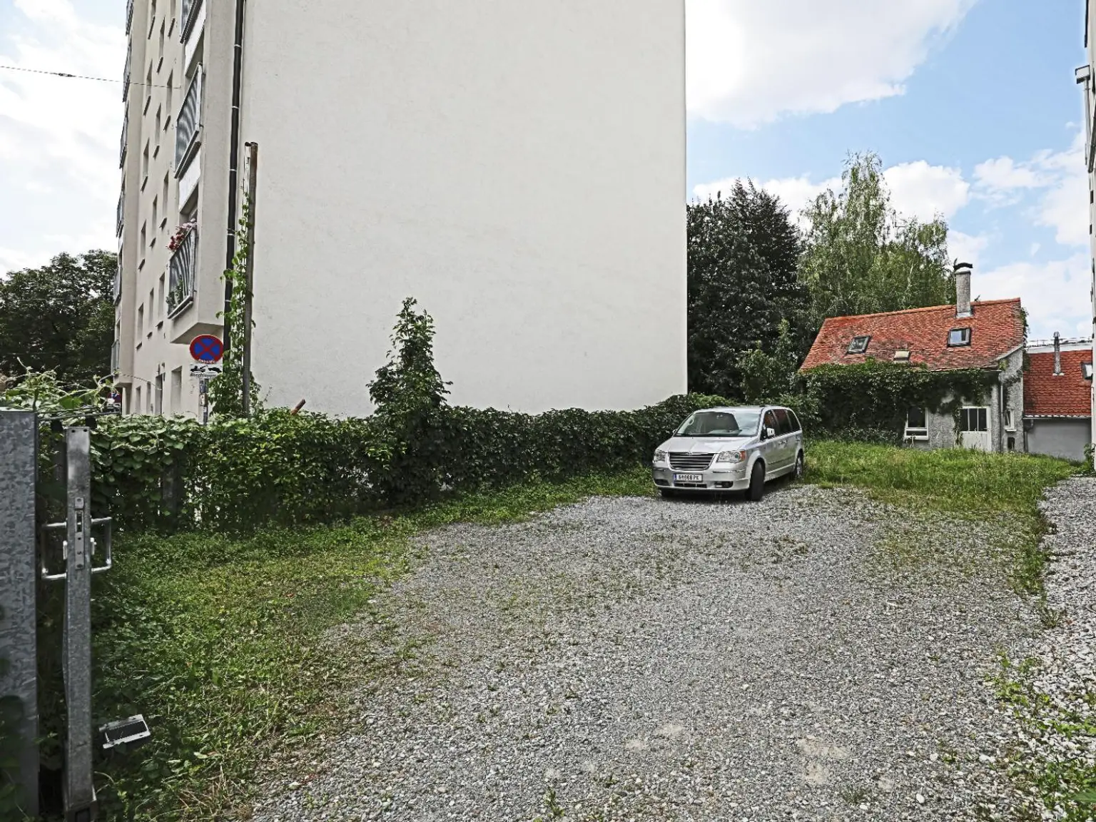 Renovierungsbedürftiges ZInshaus mit aureichend Parkplätzen im Trendbezirk Graz/Lend