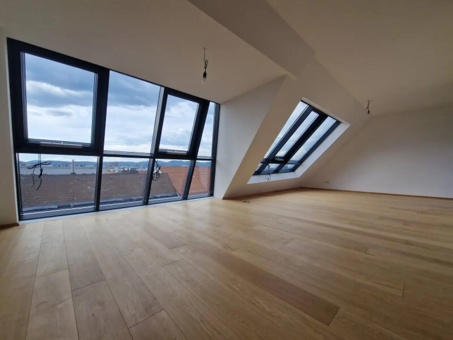 Traumhafte DG-Wohnung in 1020 Wien – modern, vollsaniert mit Terrasse und 5 Zimmern!