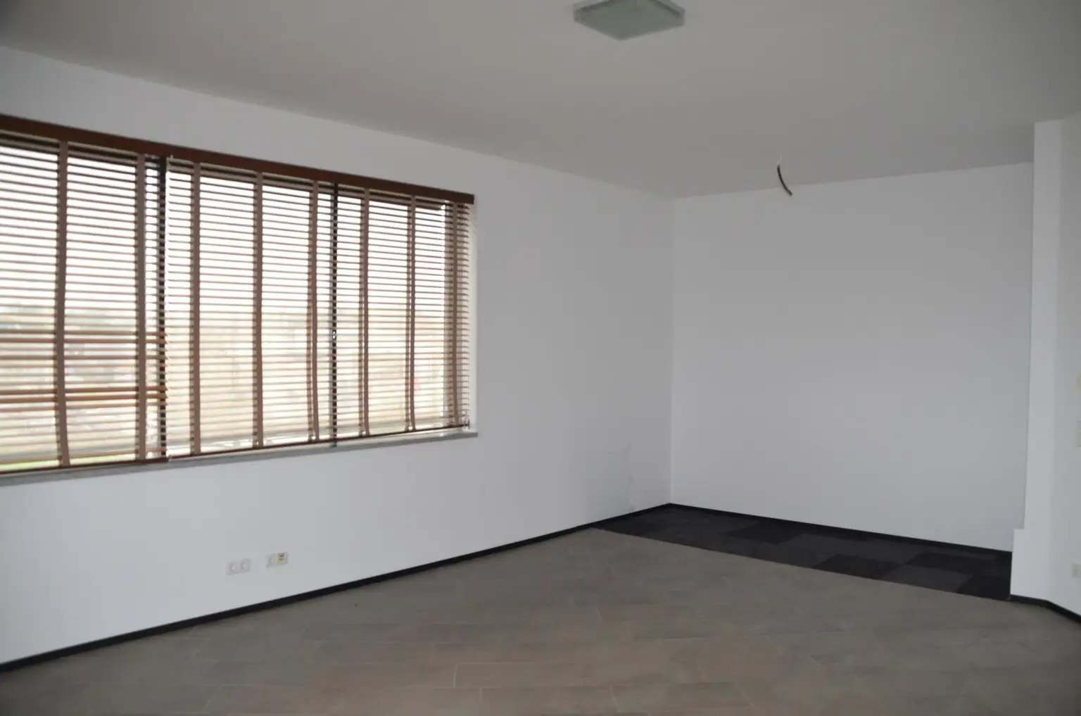 Modernes Büro mit Dachterrasse in gepflegtem Zustand