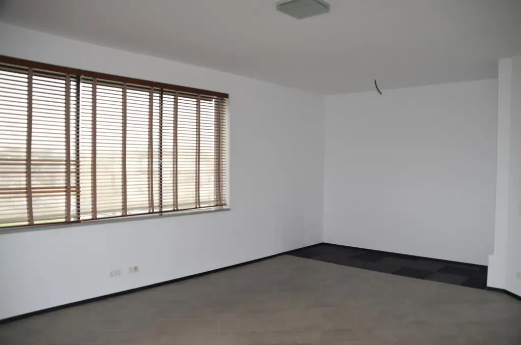 Modernes Büro mit Dachterrasse in gepflegtem Zustand