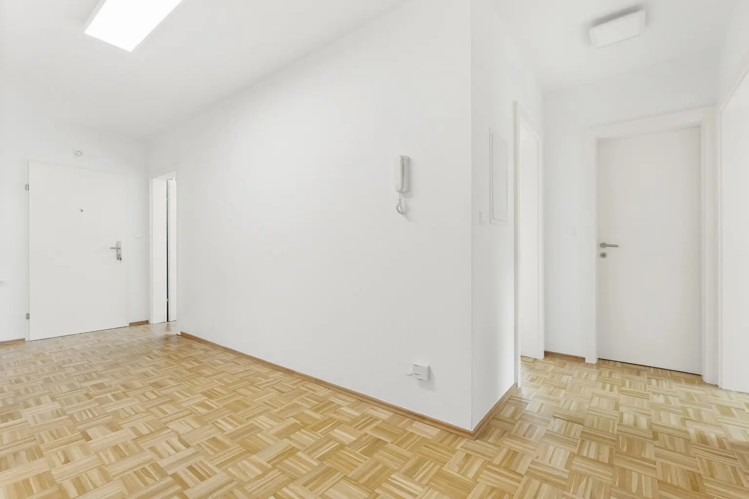Ihr künftiger Wohntraum: Moderne, neu renovierte 3,5-Zimmer-Wohnung mit Loggia in ruhiger, zentraler Lage