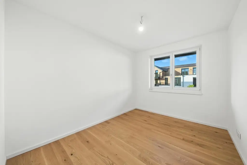 ERSTBEZUG! 3-ZIMMER WOHNUNG MIT BALKON und PKW-STELLPLATZ!