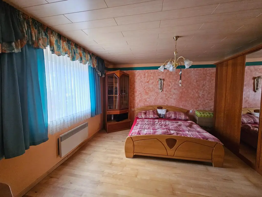 Gepflegtes Haus mit Stadel und Nebenräumen