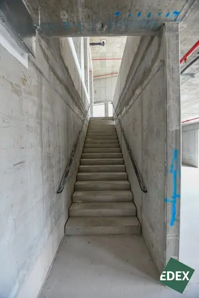 Erstbezug | Moderne Gewerbefläche mit hoher Sichtbarkeit und Terrasse auf zwei Etagen - unbefristet