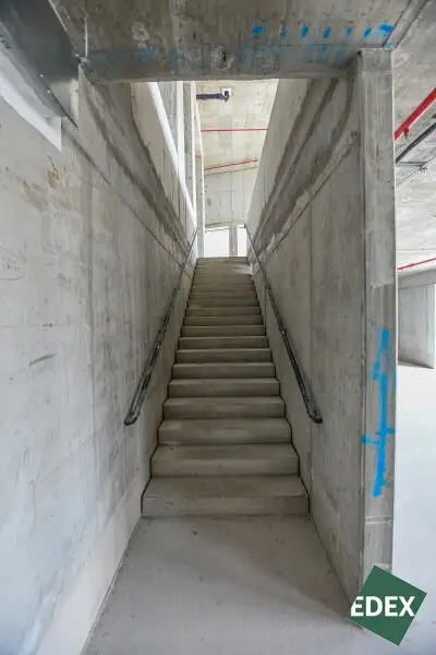 Erstbezug | Moderne Gewerbefläche mit hoher Sichtbarkeit und Terrasse auf zwei Etagen - unbefristet