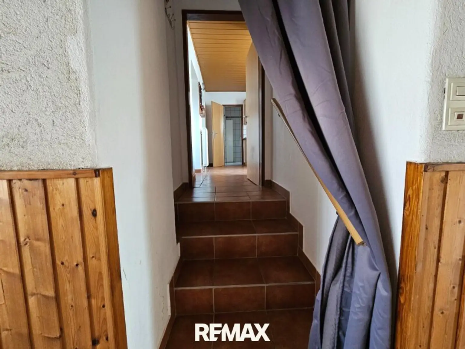 Stiegen in untere Wohnung (2)