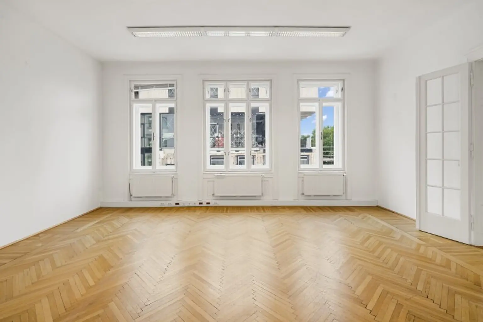 Modernes Büro im Stilaltbau direkt beim Schwarzenbergplatz/Karlsplatz ZU VERMIETEN