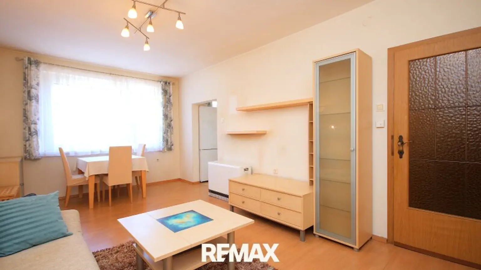 Wohnzimmer mit Essbereich