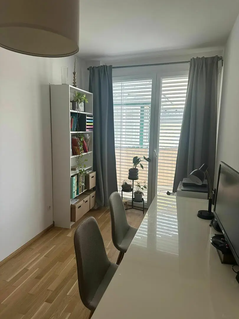 Arbeits-/Schlafzimmer