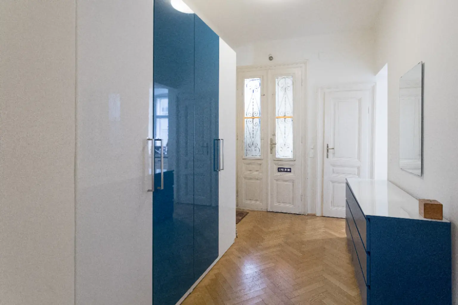 Stilvolle 3-Zimmer-Altbauwohnung in zentraler Lage im 5. Bezirk – möbliert