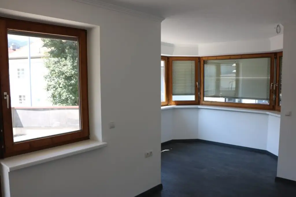 Immobilienpaket: Ausbaubare Erdgeschossfläche (6 WH) und weitere 3 WH in Wohnanlage in Wattens