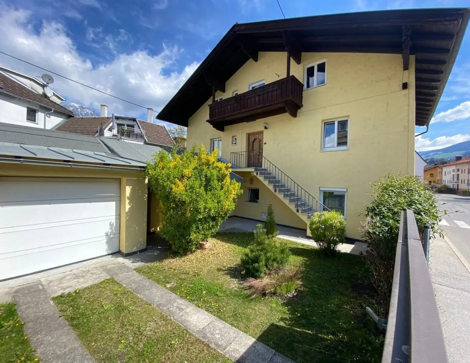 Viel Raum zum Leben | 7-Zimmer-Maisonette mit Balkon, Garten und Garage