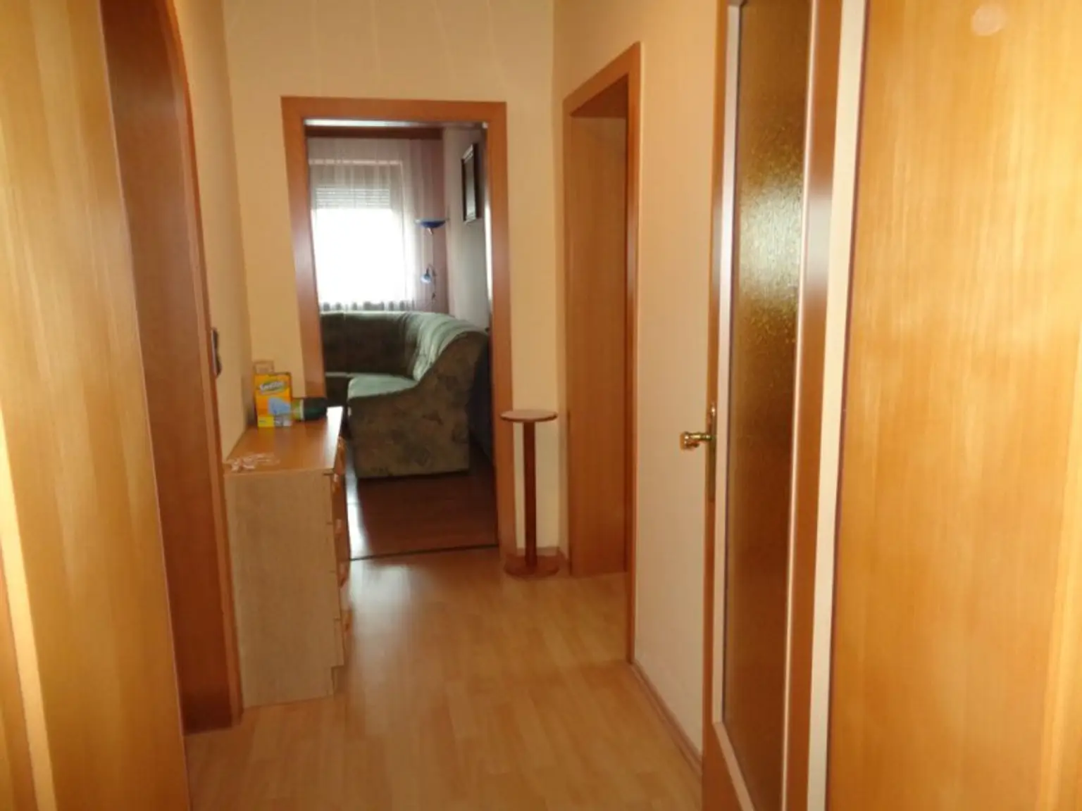 Jedenspeigen: S- Bahn: kleiner, bezugsfertiger Wohnhit mit Innenhof,ohne Garten