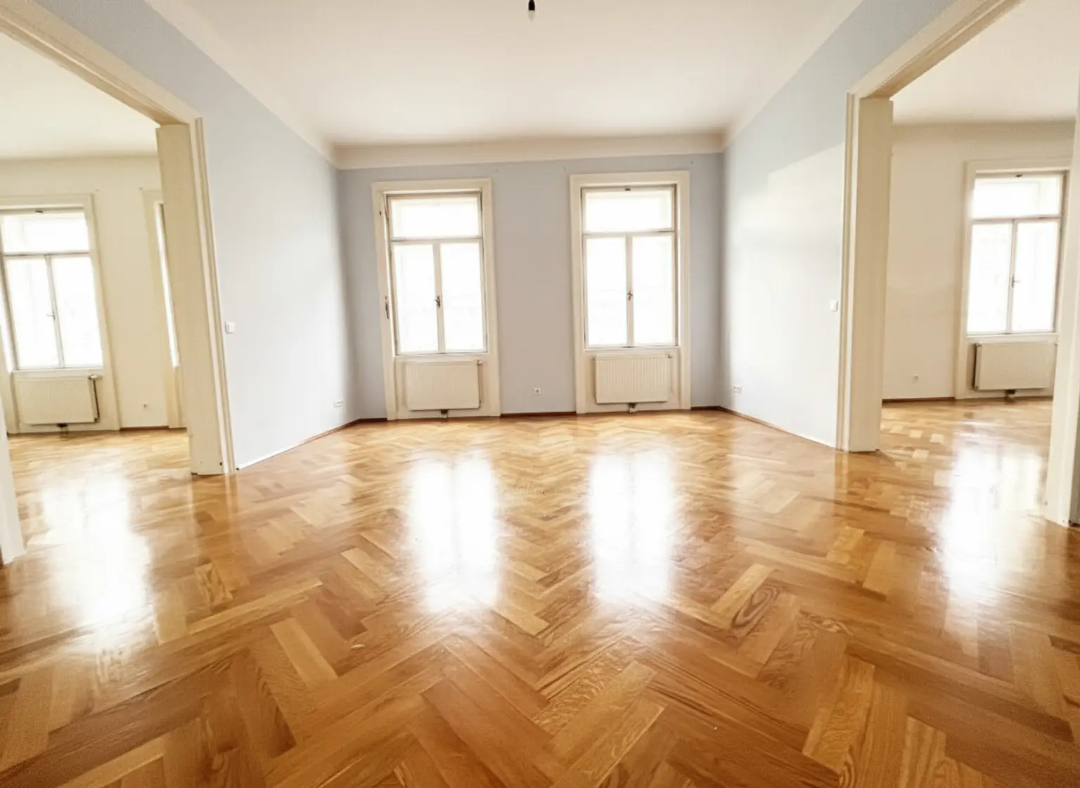 Wohnen in Bestlage: Schöne 4-Zimmer Altbauwohnung