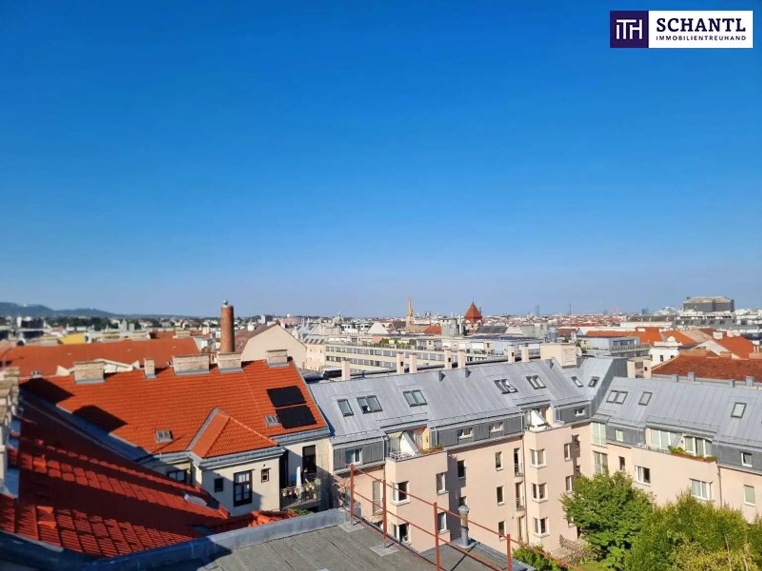 Penthouse vom Feinsten + Großzügige Familienwohnung in ruhiger Wohngegend mit hervorragender Infrastruktur + traumhafter Blick von der eigenen Dachterrasse