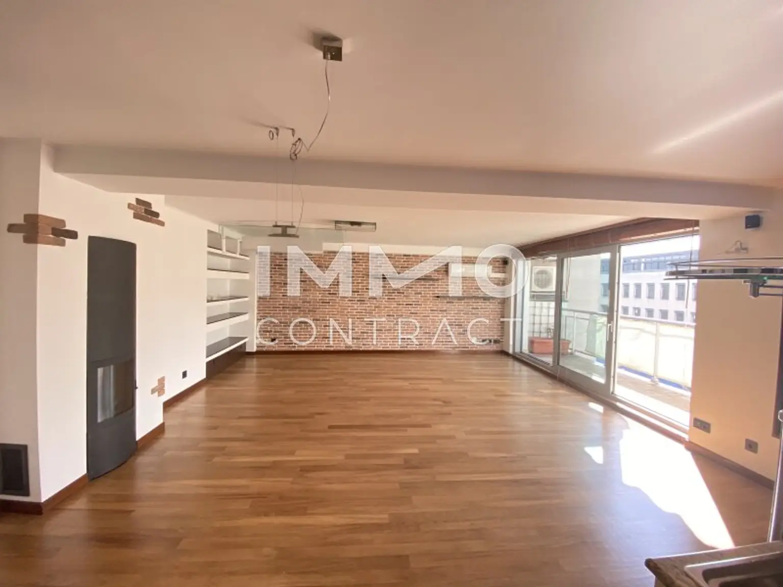 Wohnzimmer mit Balkon