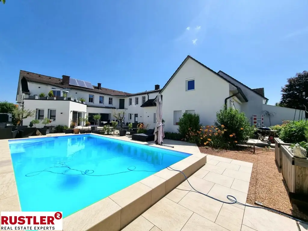 Großzügiges Einfamilienhaus mit separater Wohneinheit  & Pool