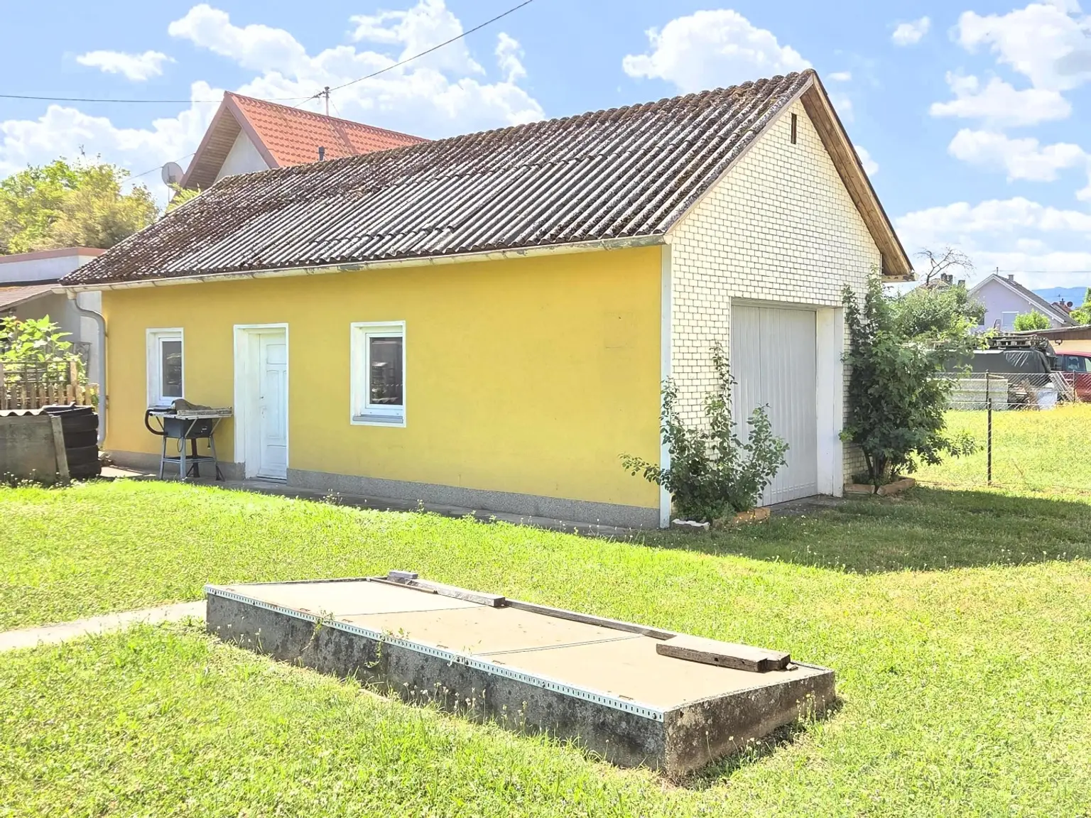 38 m² Nebengebäude mit Garage