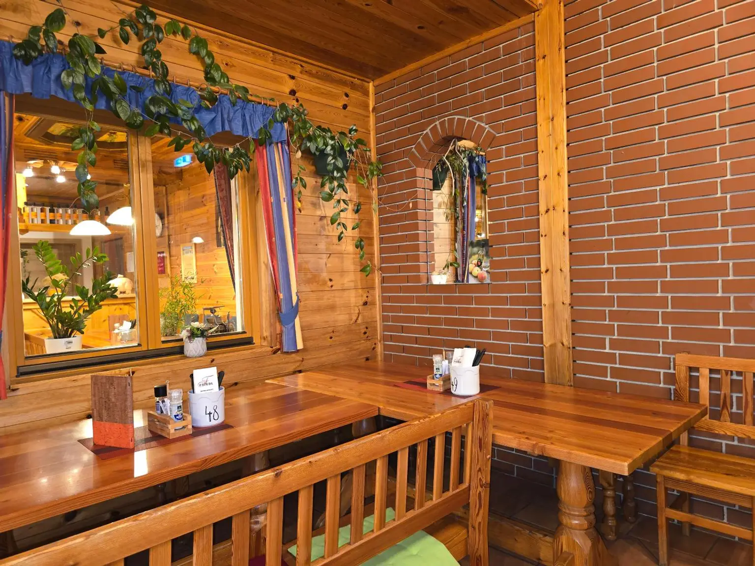 Großes Haus für Visionäre in Aussichtslage (Buschenschank, Weingärten)