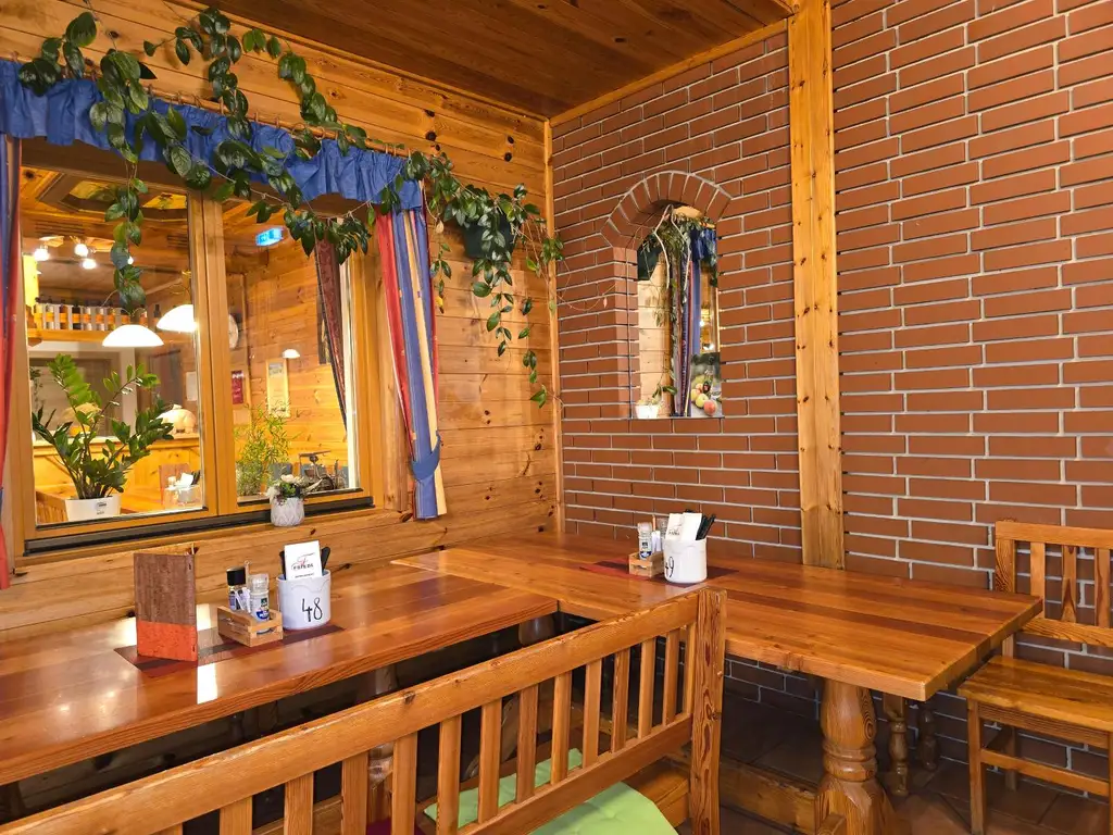 Großes Haus für Visionäre in Aussichtslage (Buschenschank, Weingärten)