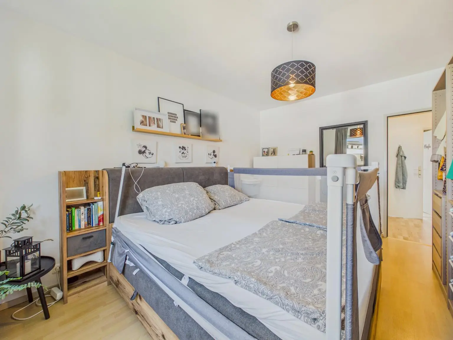 Schlafzimmer 1