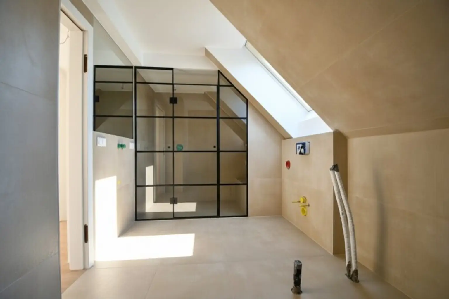 THE UNIQUE HILL SIDE RESIDENCES