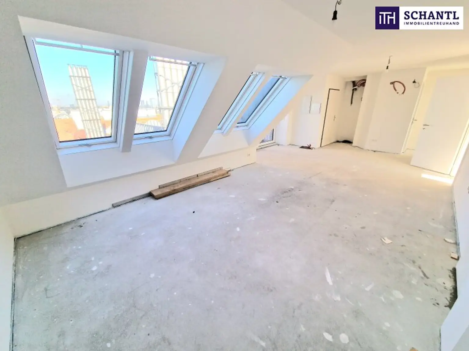 Preisreduktion! Stadtleben mit Weitblick – Helle Dachgeschosswohnung mit Sonnenbalkon - Nahe Hauptbahnhof - Überzeugen Sie sich selbst von dieser Immobilie!