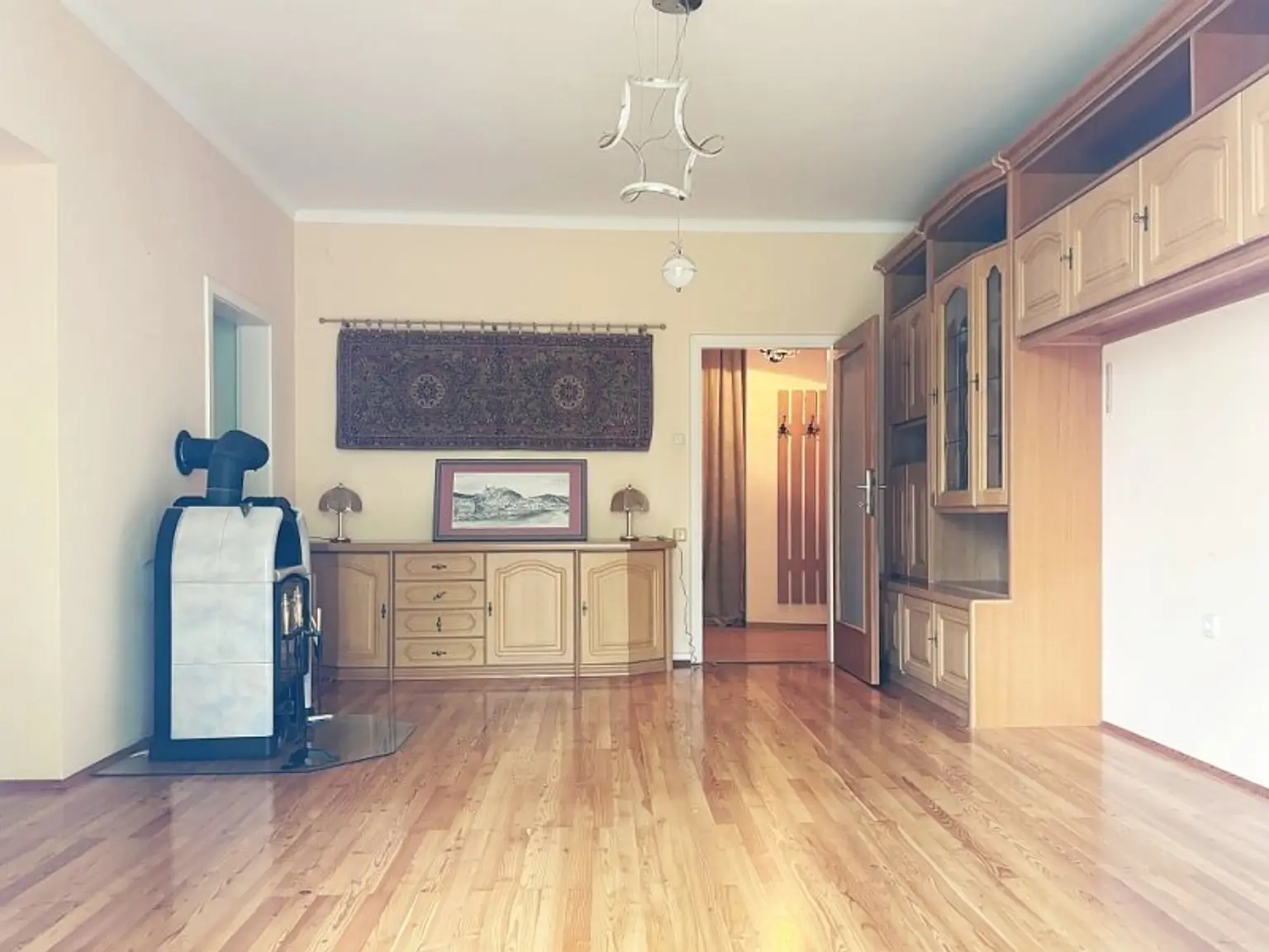 Großzügige 2 Zimmer-Loggia Wohnung - ruhig und gleichzeitig zentrumsnah - komplett möbliert