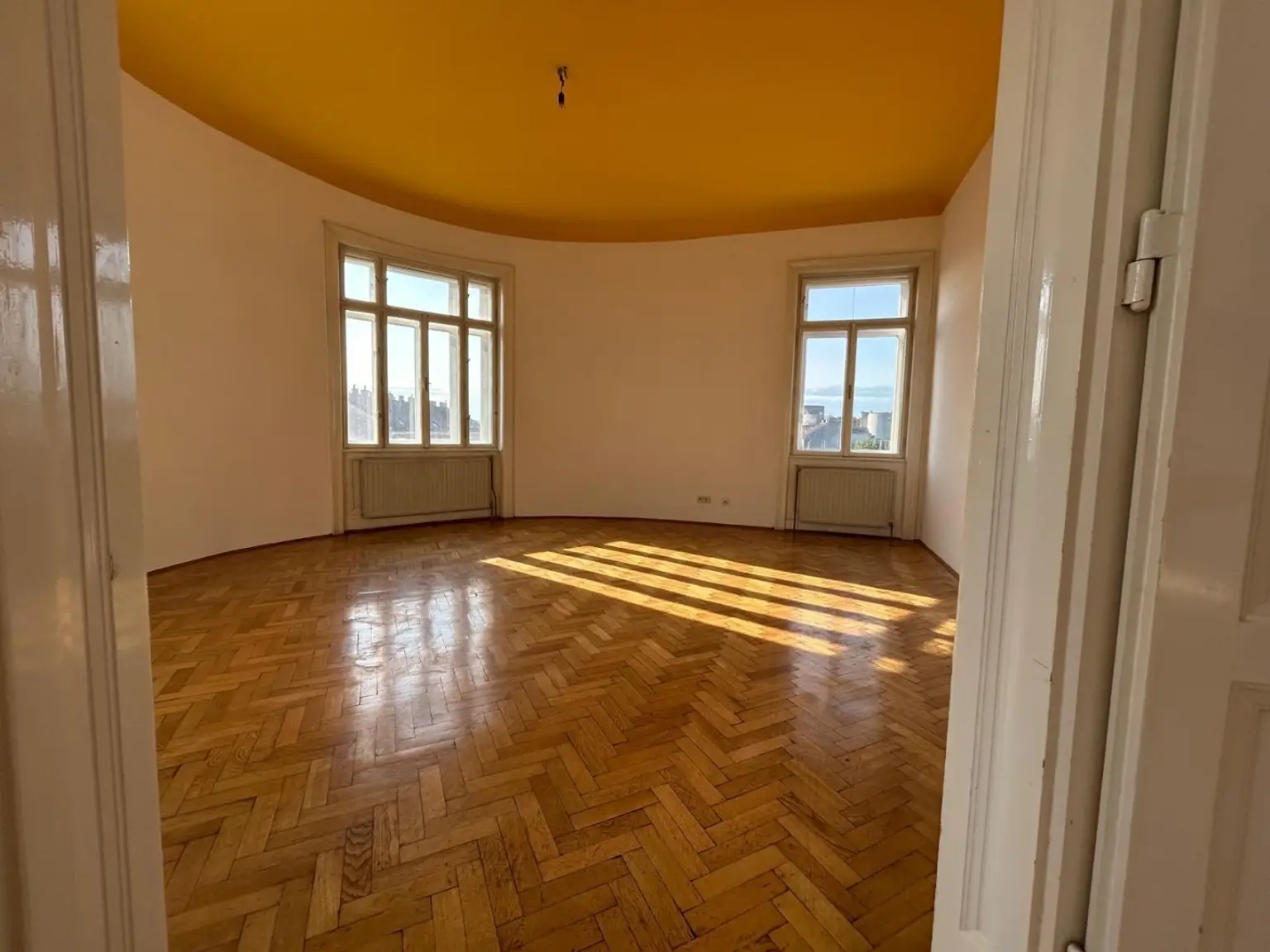 TRAUMHAFTE 219 m² ALTBAUWOHNUNG AM ROCHUSMARKT!