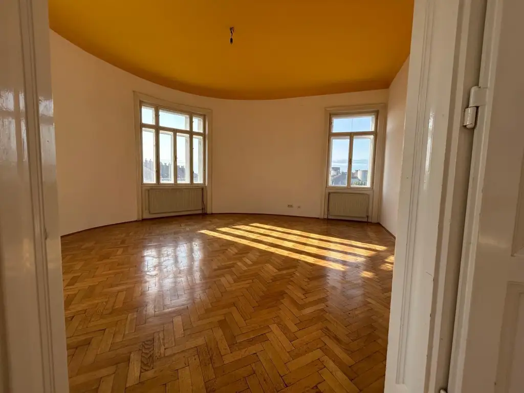 TRAUMHAFTE 219 m² ALTBAUWOHNUNG AM ROCHUSMARKT!