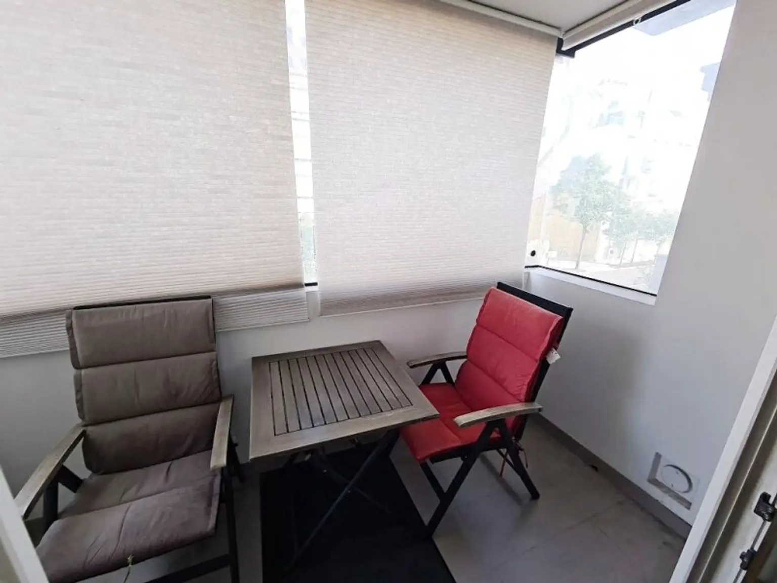 WAGRAMER STRASSE, sonnige 64 m2 Neubau mit 4 m2 Loggia, 3 Zimmer, Komplettküche, Wannenbad, Parketten, U1-Nähe